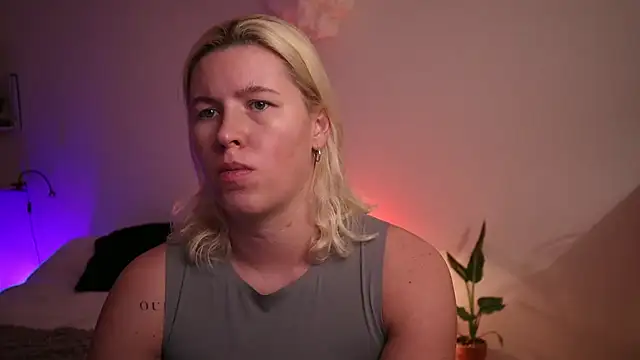 moonamii online show from December 2024 04:20:01 PM