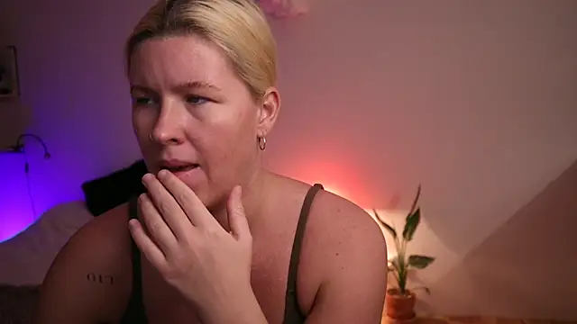 moonamii online show from December 2024 07:42:02 PM