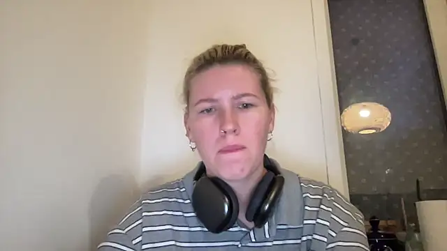 moonamii online show from December 2024 01:42:02 PM