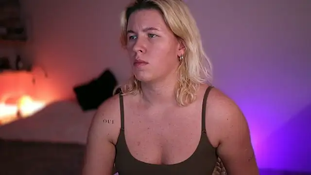 moonamii online show from February 2025 07:03:02 PM