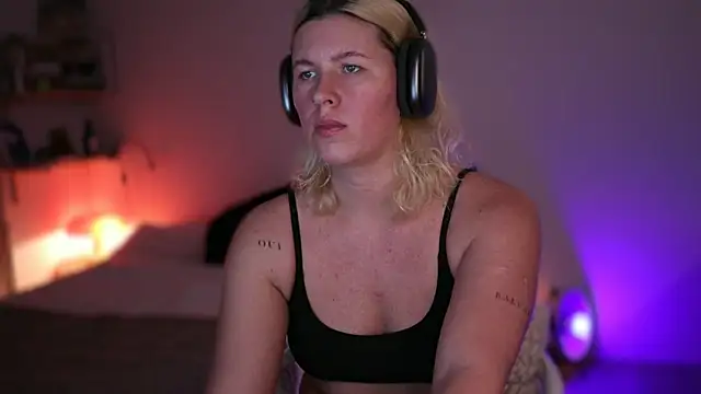 moonamii online show from March 2025 06:56:02 PM