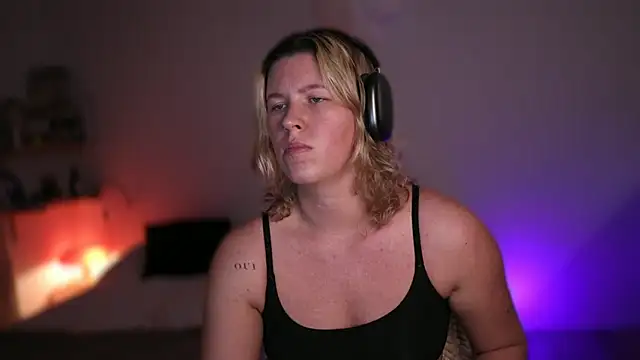 moonamii online show from March 2025 06:04:02 PM