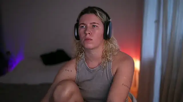 moonamii online show from September 2025 03:45:01 PM