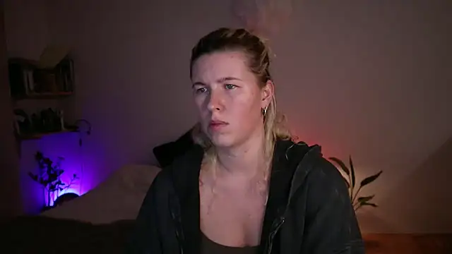 moonamii online show from September 2025 05:49:01 PM