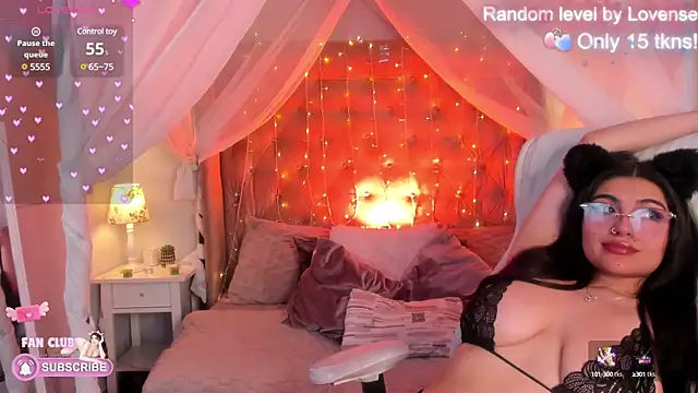 Snapshot of Ellie_Jhonson__ chatting on March 2025 05:11:02 PM Ellie Jhonson online show from March 2025 05:11:02 PM