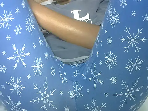 Snapshot of AurelAda chatting on September 2025 10:45:02 PM AurelAda online show from September 2025 10:45:02 PM