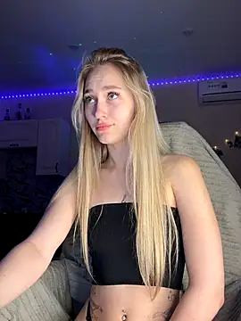 Snapshot of Good__Girl_ chatting on September 2025 09:31:01 AM Good Girl online show from September 2025 09:31:01 AM