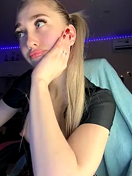 Snapshot of Good__Girl_ chatting on September 2025 06:35:02 PM Good Girl online show from September 2025 06:35:02 PM