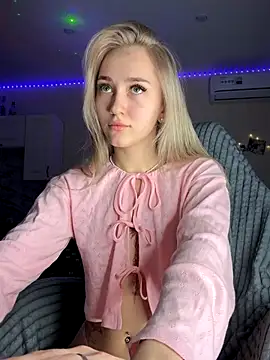 Snapshot of Good__Girl_ chatting on October 2025 05:44:02 PM Good Girl online show from October 2025 05:44:02 PM