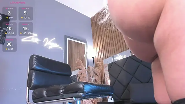 Snapshot of Zoevegass chatting on February 2025 05:41:02 PM Zoevegass online show from February 2025 05:41:02 PM