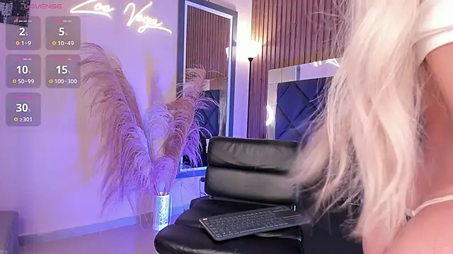 Snapshot of Zoevegass chatting on March 2025 05:50:02 PM Zoevegass online show from March 2025 05:50:02 PM