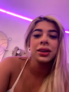 Snapshot of Zoevegass chatting on September 2025 04:18:01 PM Zoevegass online show from September 2025 04:18:01 PM