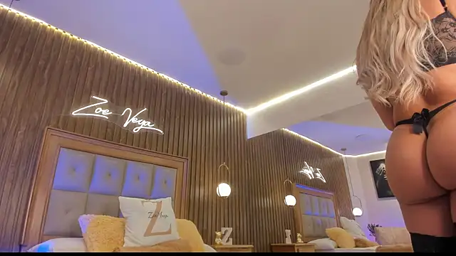 Snapshot of Zoevegass chatting on November 2025 04:17:01 PM Zoevegass online show from November 2025 04:17:01 PM