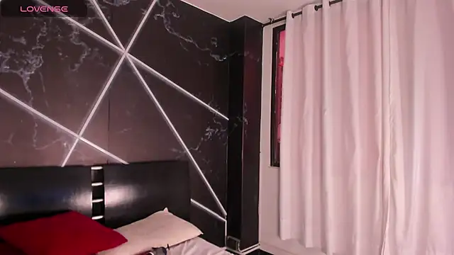 Snapshot of _valeriiee_ chatting on February 2025 10:21:01 PM valeriiee online show from February 2025 10:21:01 PM