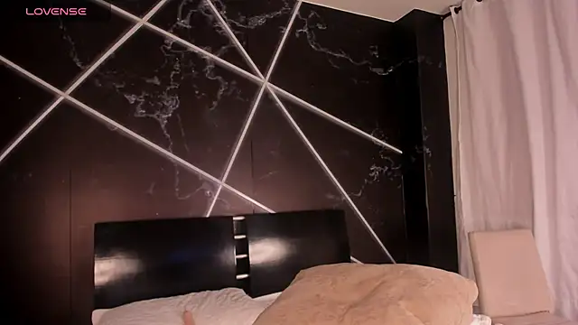 Snapshot of _valeriiee_ chatting on February 2025 10:36:01 PM valeriiee online show from February 2025 10:36:01 PM