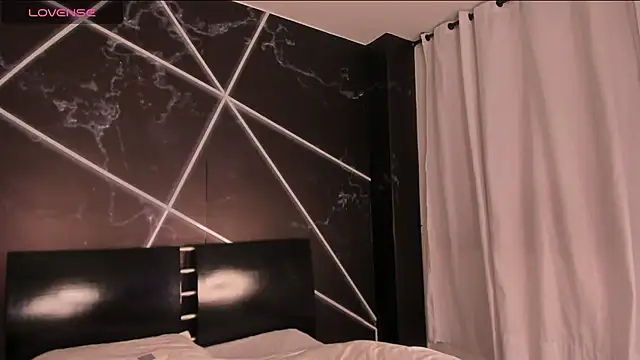 Snapshot of _valeriiee_ chatting on February 2025 10:53:02 PM valeriiee online show from February 2025 10:53:02 PM