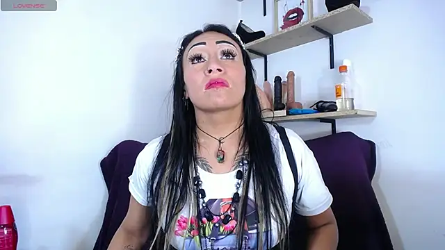 luna sofia69 online show from February 2025 02:16:01 PM