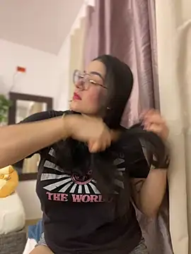 Lia flowers online show from February 2025 12:41:01 AM