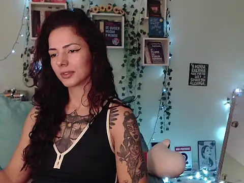 Snapshot of BeellyDance chatting on September 2025 09:36:02 PM BeellyDance online show from September 2025 09:36:02 PM