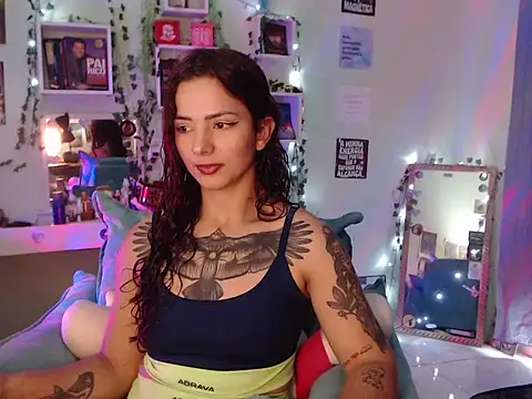 Snapshot of BeellyDance chatting on October 2025 05:43:01 PM BeellyDance online show from October 2025 05:43:01 PM