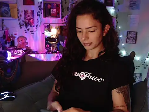 Snapshot of BeellyDance chatting on October 2025 07:24:01 PM BeellyDance online show from October 2025 07:24:01 PM