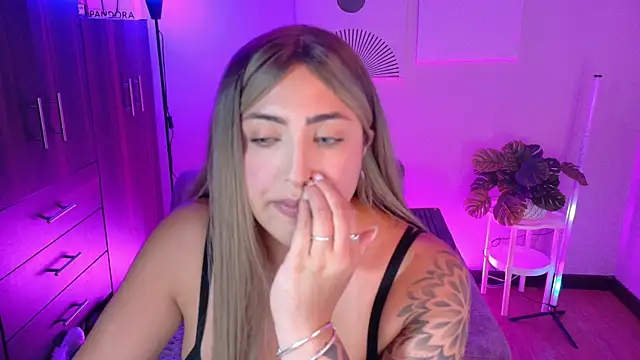 Snapshot of a_belladanger chatting on April 2026 01:28:02 AM a belladanger online show from April 2026 01:28:02 AM