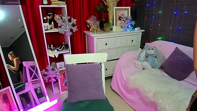 Snapshot of Queen_baby chatting on December 2024 01:43:01 AM Queen baby online show from December 2024 01:43:01 AM