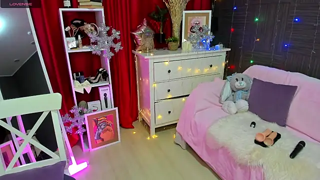 Snapshot of Queen_baby chatting on December 2024 02:45:02 AM Queen baby online show from December 2024 02:45:02 AM