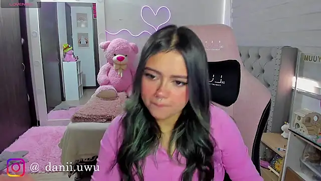 Snapshot of CuteDani_ chatting on July 2026 05:18:02 PM CuteDani online show from July 2026 05:18:02 PM
