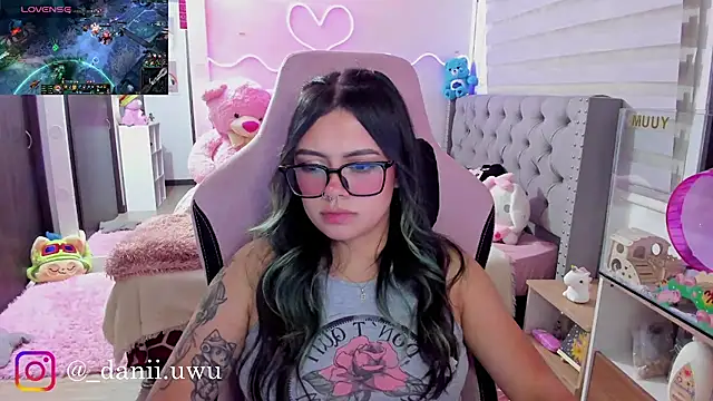 Snapshot of CuteDani_ chatting on July 2026 05:33:02 AM CuteDani online show from July 2026 05:33:02 AM