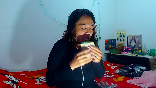 AmaraRoberts420 online show from December 2024 03:19:01 PM