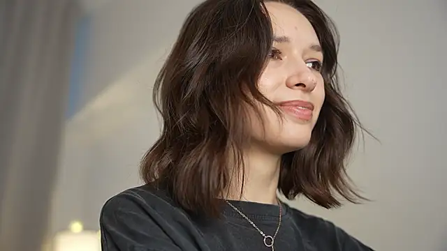 VivianLy  online show from January 2025 11:48:02 AM