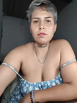 Yessi rousse online show from May 2026 11:23:04 PM