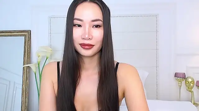 Snapshot of NaomiYuu chatting on December 2024 01:58:02 AM NaomiYuu online show from December 2024 01:58:02 AM