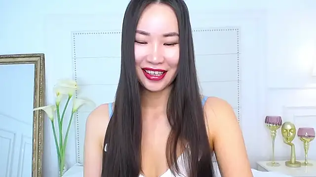 Snapshot of NaomiYuu chatting on December 2024 02:21:02 AM NaomiYuu online show from December 2024 02:21:02 AM