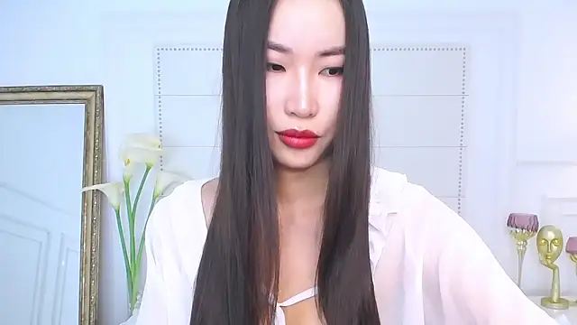 Snapshot of NaomiYuu chatting on December 2024 02:04:01 AM NaomiYuu online show from December 2024 02:04:01 AM