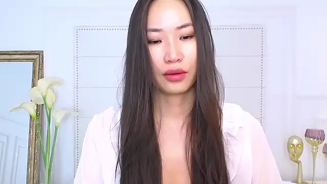 Snapshot of NaomiYuu chatting on January 2025 02:43:01 AM NaomiYuu online show from January 2025 02:43:01 AM