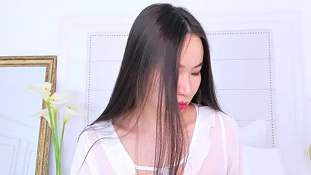 Snapshot of NaomiYuu chatting on February 2025 02:19:01 AM NaomiYuu online show from February 2025 02:19:01 AM