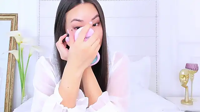 Snapshot of NaomiYuu chatting on February 2025 06:03:01 AM NaomiYuu online show from February 2025 06:03:01 AM