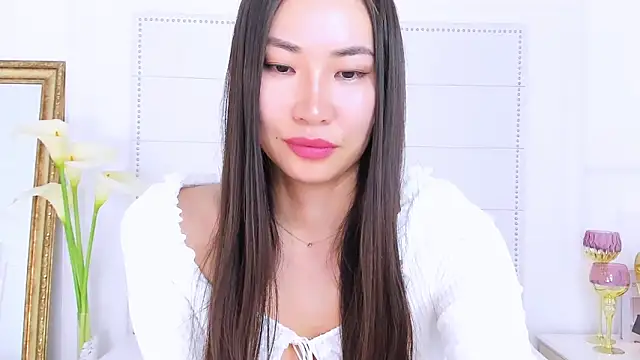 Snapshot of NaomiYuu chatting on February 2025 06:00:01 AM NaomiYuu online show from February 2025 06:00:01 AM