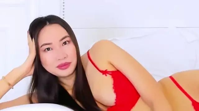 Snapshot of NaomiYuu chatting on October 2025 02:48:02 AM NaomiYuu online show from October 2025 02:48:02 AM