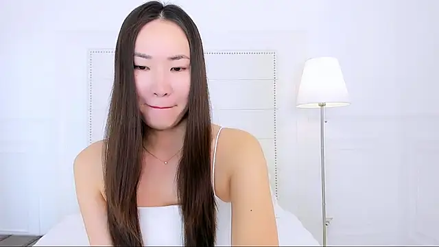 NaomiYuu online show from July 2026 01:40:01 AM