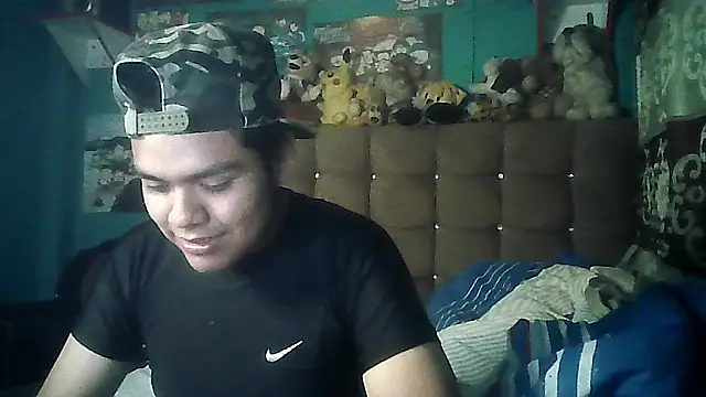 Snapshot of Valesh20 chatting on November 2025 12:05:01 AM Valesh20 online show from November 2025 12:05:01 AM