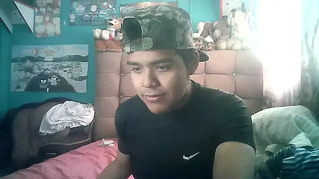 Snapshot of Valesh20 chatting on November 2025 08:19:02 PM Valesh20 online show from November 2025 08:19:02 PM