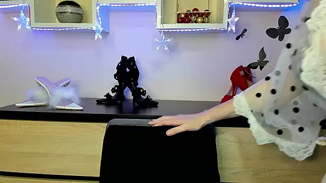 Snapshot of feliziaDesire chatting on February 2025 04:42:01 AM feliziaDesire online show from February 2025 04:42:01 AM