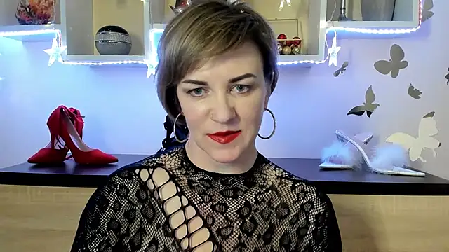 Snapshot of feliziaDesire chatting on February 2025 12:02:02 PM feliziaDesire online show from February 2025 12:02:02 PM