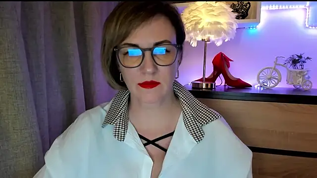 Snapshot of feliziaDesire chatting on October 2025 12:47:02 PM feliziaDesire online show from October 2025 12:47:02 PM