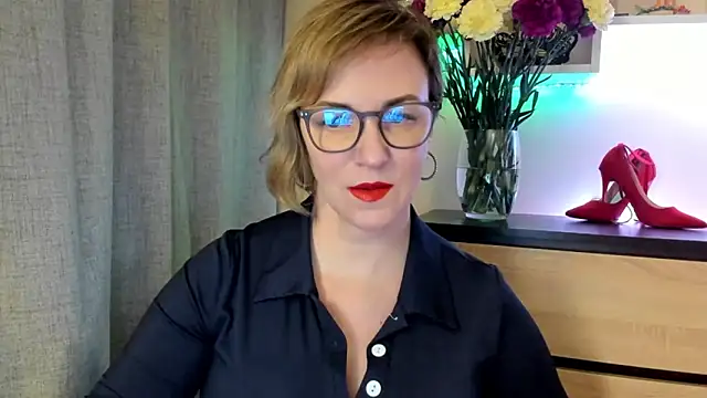 Snapshot of feliziaDesire chatting on October 2025 01:11:01 PM feliziaDesire online show from October 2025 01:11:01 PM