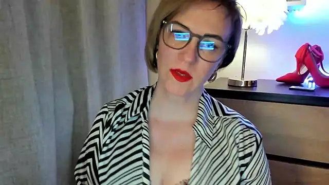 Snapshot of feliziaDesire chatting on October 2025 01:12:02 PM feliziaDesire online show from October 2025 01:12:02 PM