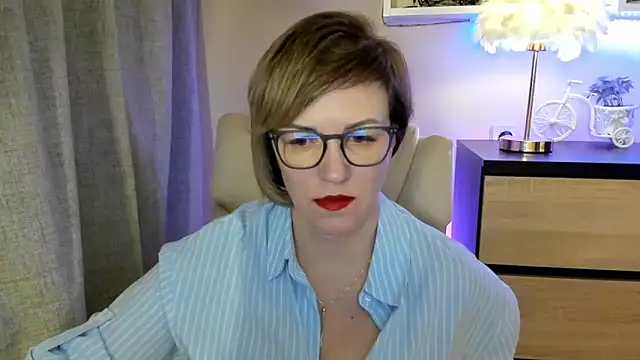 Snapshot of feliziaDesire chatting on October 2025 02:09:01 PM feliziaDesire online show from October 2025 02:09:01 PM